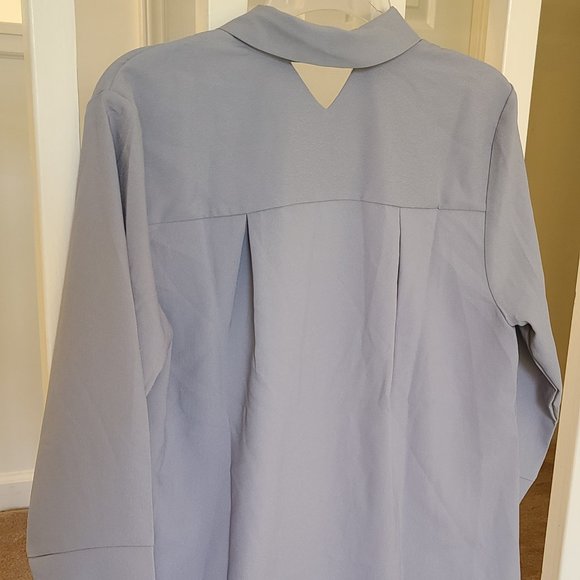 Elizabeth & Clarke Woven Button-Front Collared Top - Picture 4 of 6